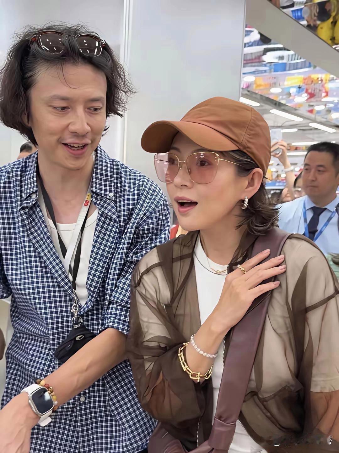 哇塞，章子怡来长沙啦！她本人老美了，脸贼小，五官精致又耐看。​​​