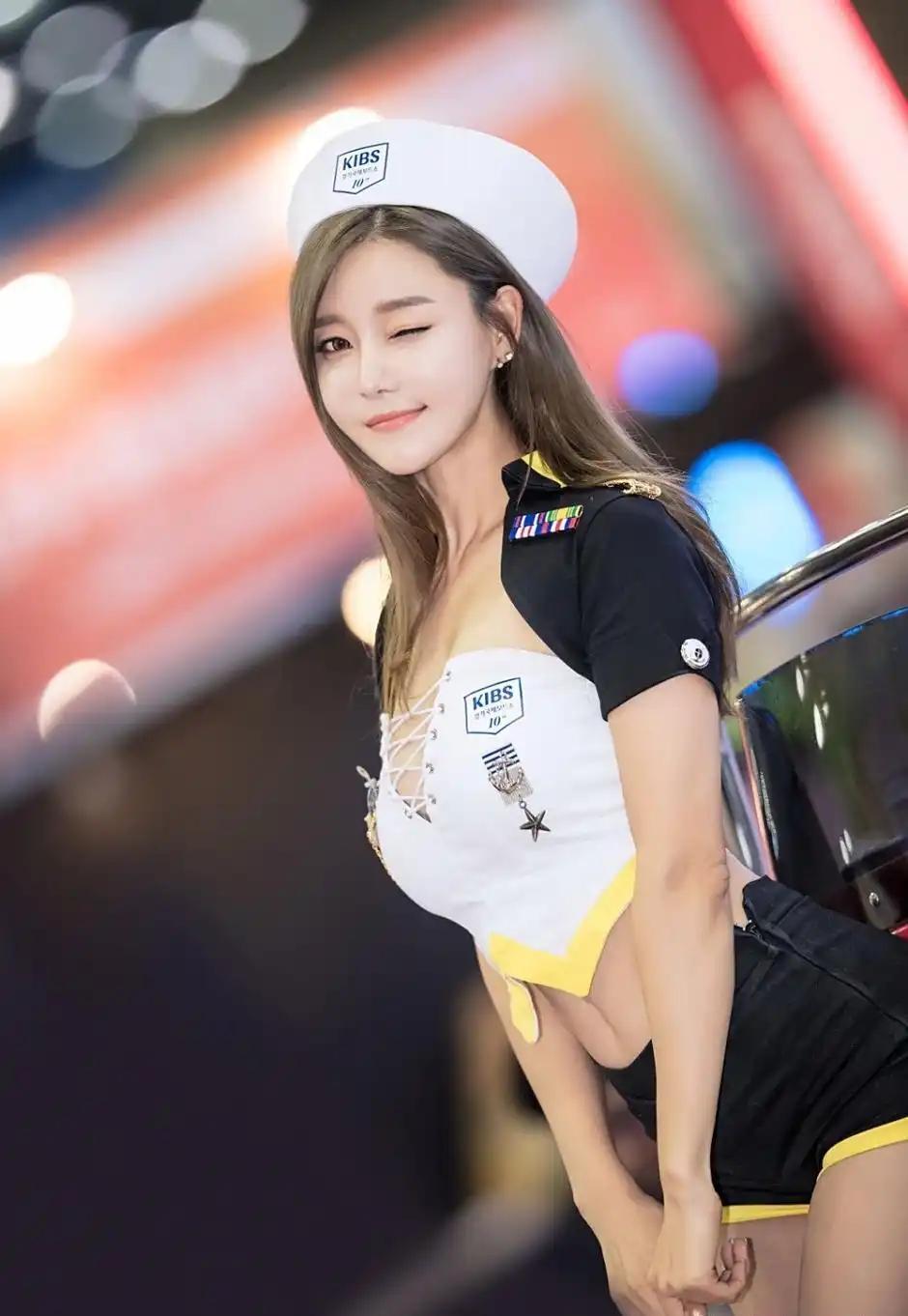 这么可爱的车模小姐姐，真的比苏宁和李甜甜还要好看，也不知道这个车模叫什么名字，有