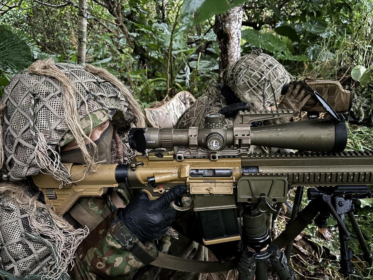 陆自狙击小组使用德国7.62×51mm“黑克勒-科赫”G28E2半自动狙击步枪进