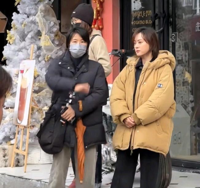 原来现实中生气的孙俪是这样的啊这是2025年12月孙俪在苏州街头拍戏的时候，被