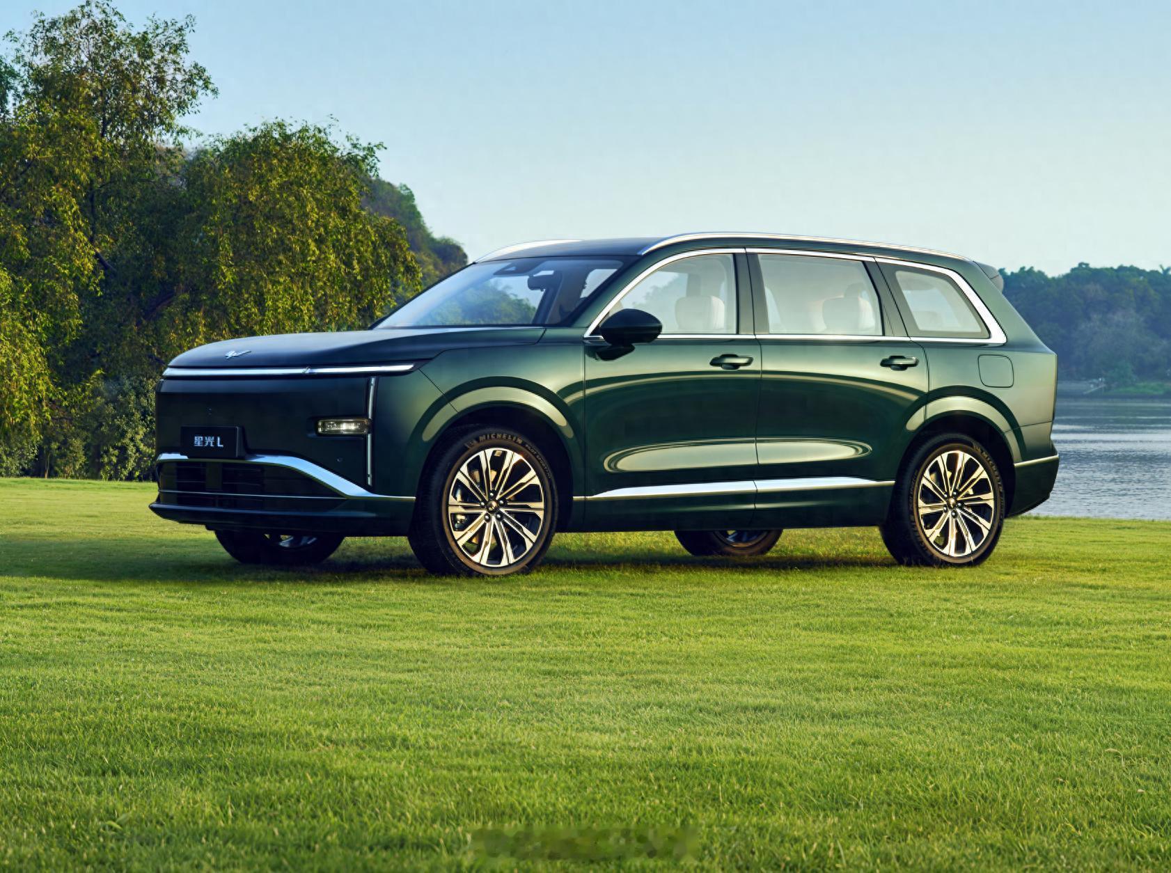 五菱星光L官图，大家觉得颜值如何？插电混动6座中大型SUV车长4980，轴距2