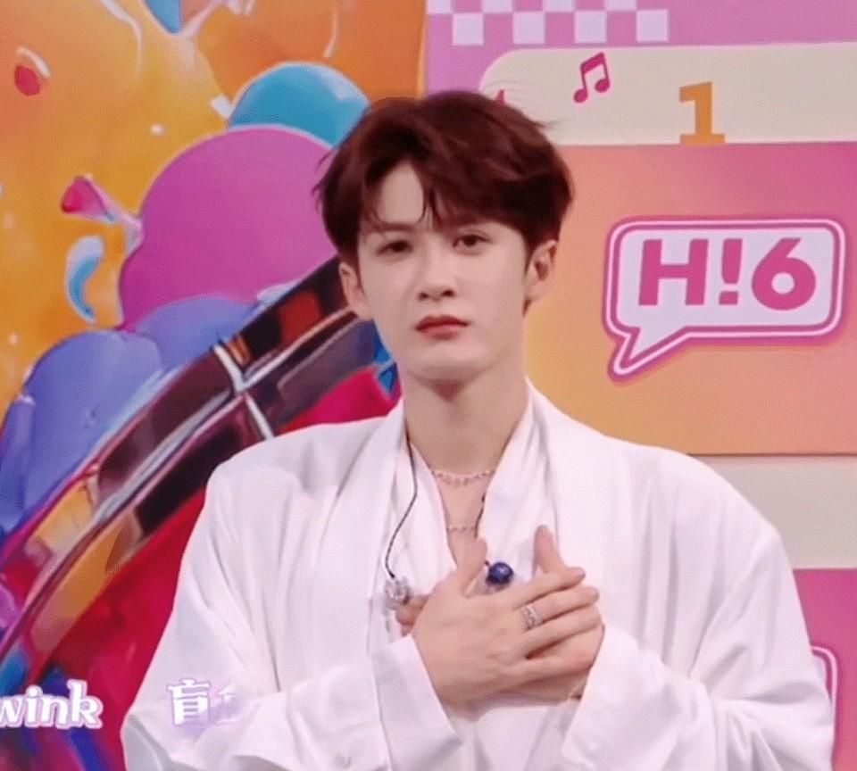 我也不想心动的可是檀健次他捂心口wink啊[爱心]#你好星期六##