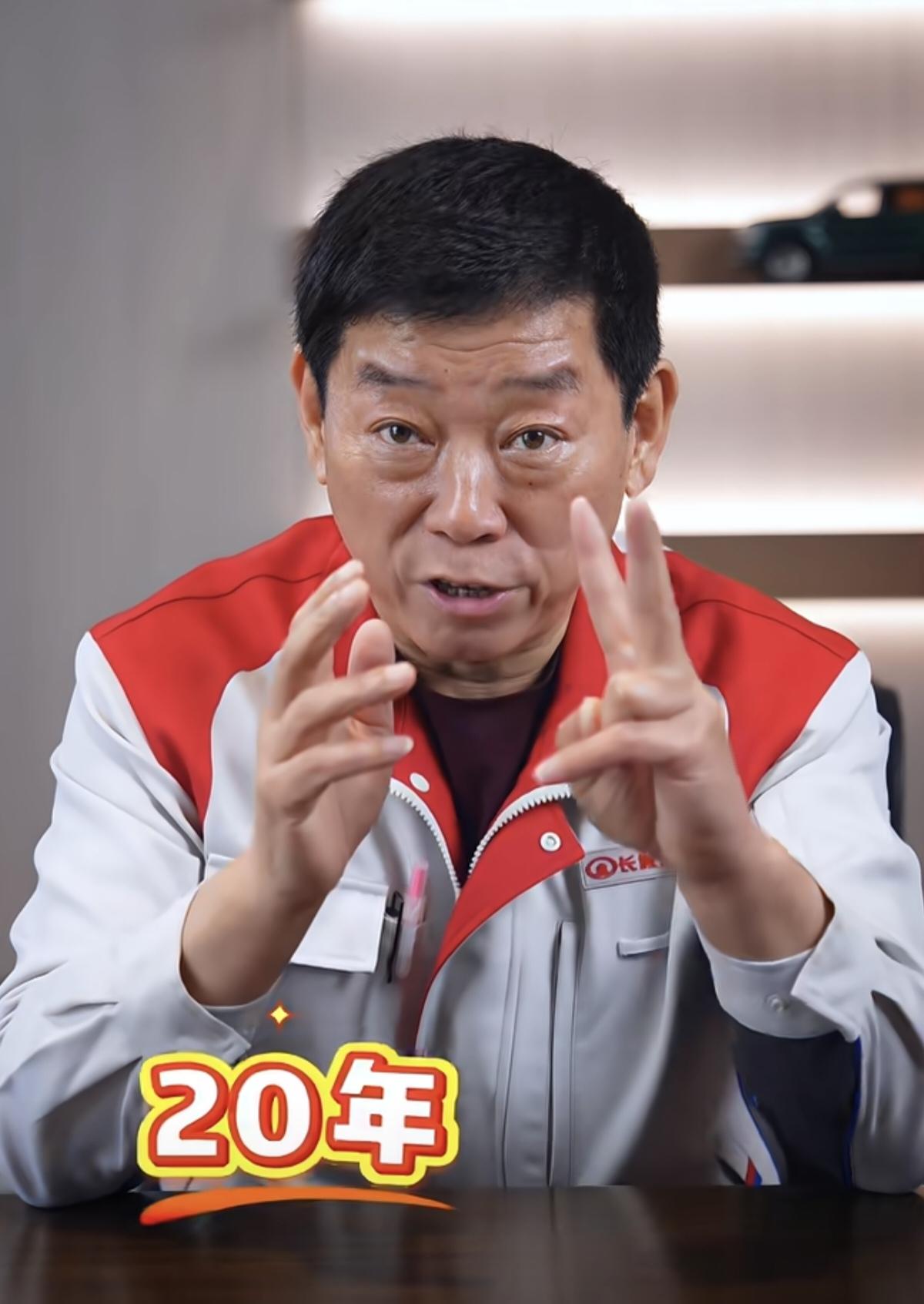 魏建军有一个习惯，一件事做了21年。他穿上长城的工衣说：“长城汽车每周四都举办