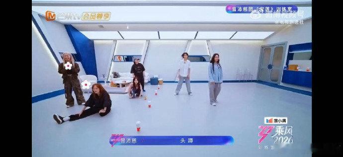 王霏霏孟佳的教资保住了乘风2026同台演绎火花四射，《宝莲》舞台越看越上头