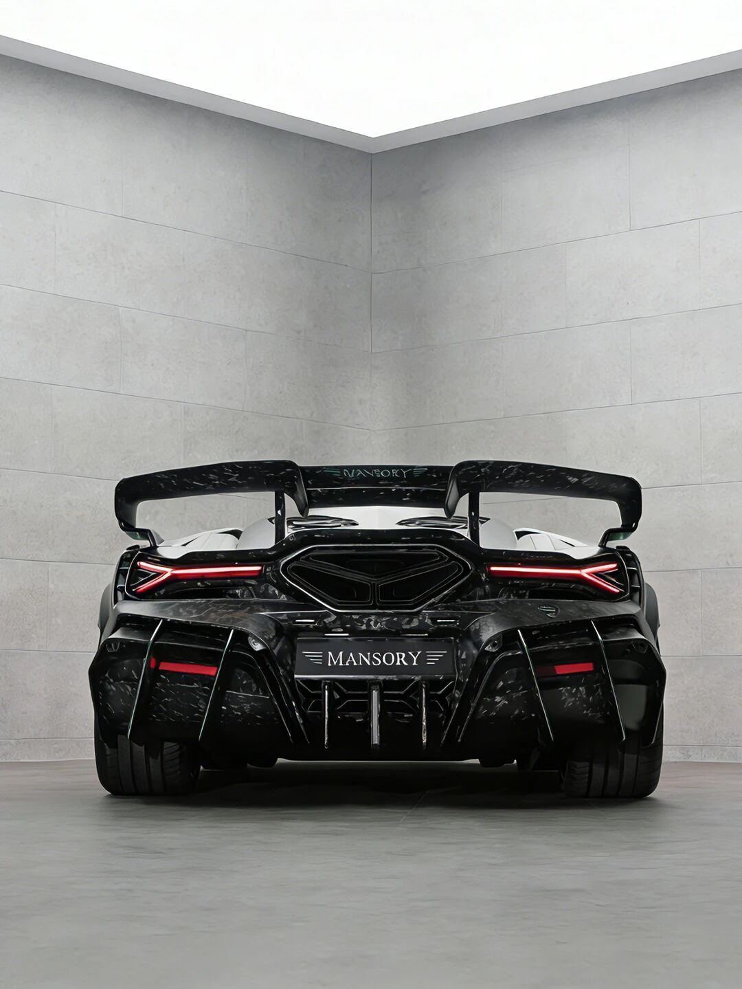 德国改装厂Mansory推出2026款CarbonadoX超级跑车。该车采用全