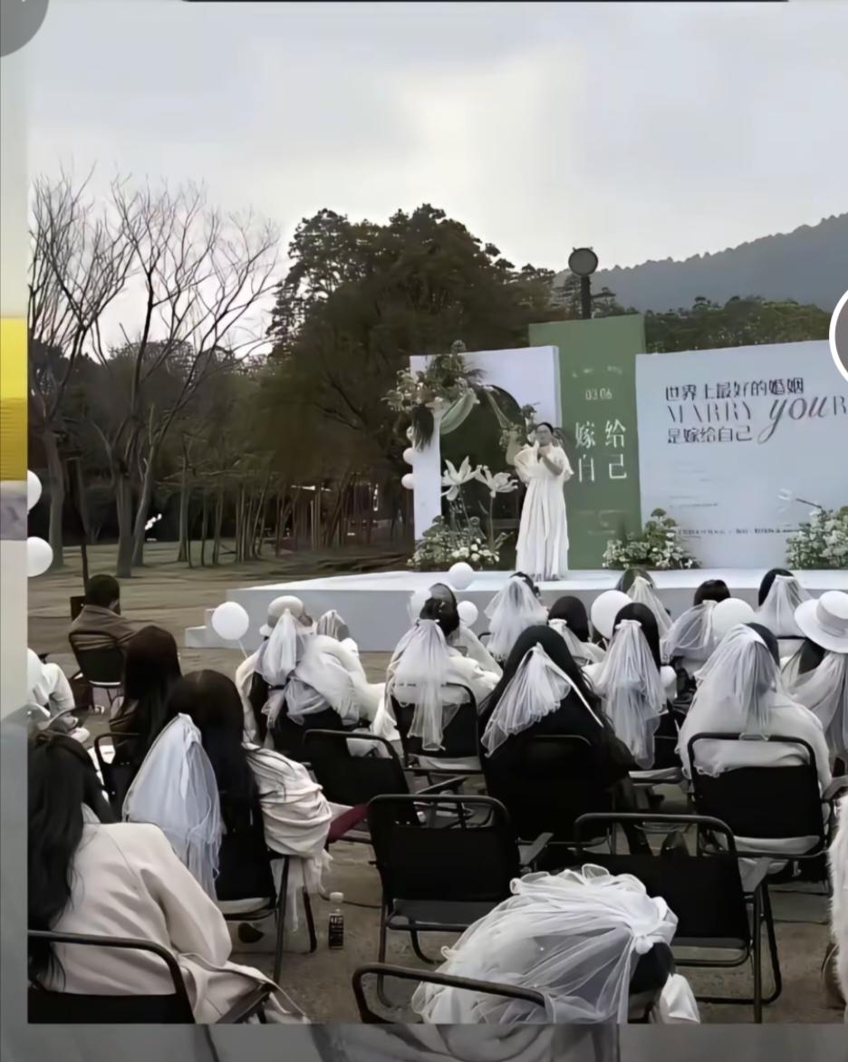 集美们网购50多套婚纱，拍完想集体退货退款。事情是这样的，一群大龄剩女，有50