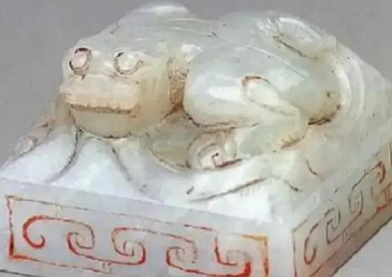 1968年，陕西一少年将自己在河里捡到的“皇后之玺”捐献给国家，得到20元奖励，