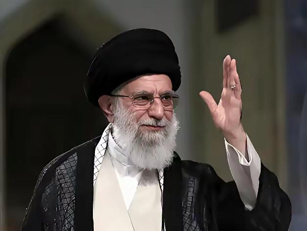 特朗普和内塔尼亚胡帮哈梅内伊成了神而自己成了罪人。哈梅内伊年已八十五岁，且患癌多