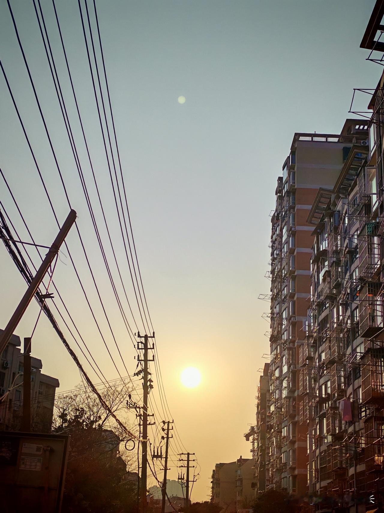 你以为退休是享福，我姨却活成了最让人心疼的样子我姨明明有退休金，日子却过得