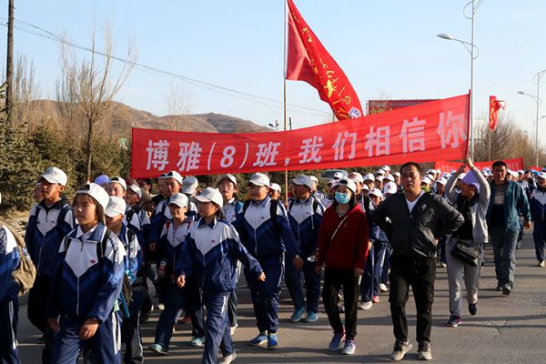 固原弘文中学23年清明节干一件事--壮行百里任山河扫墓