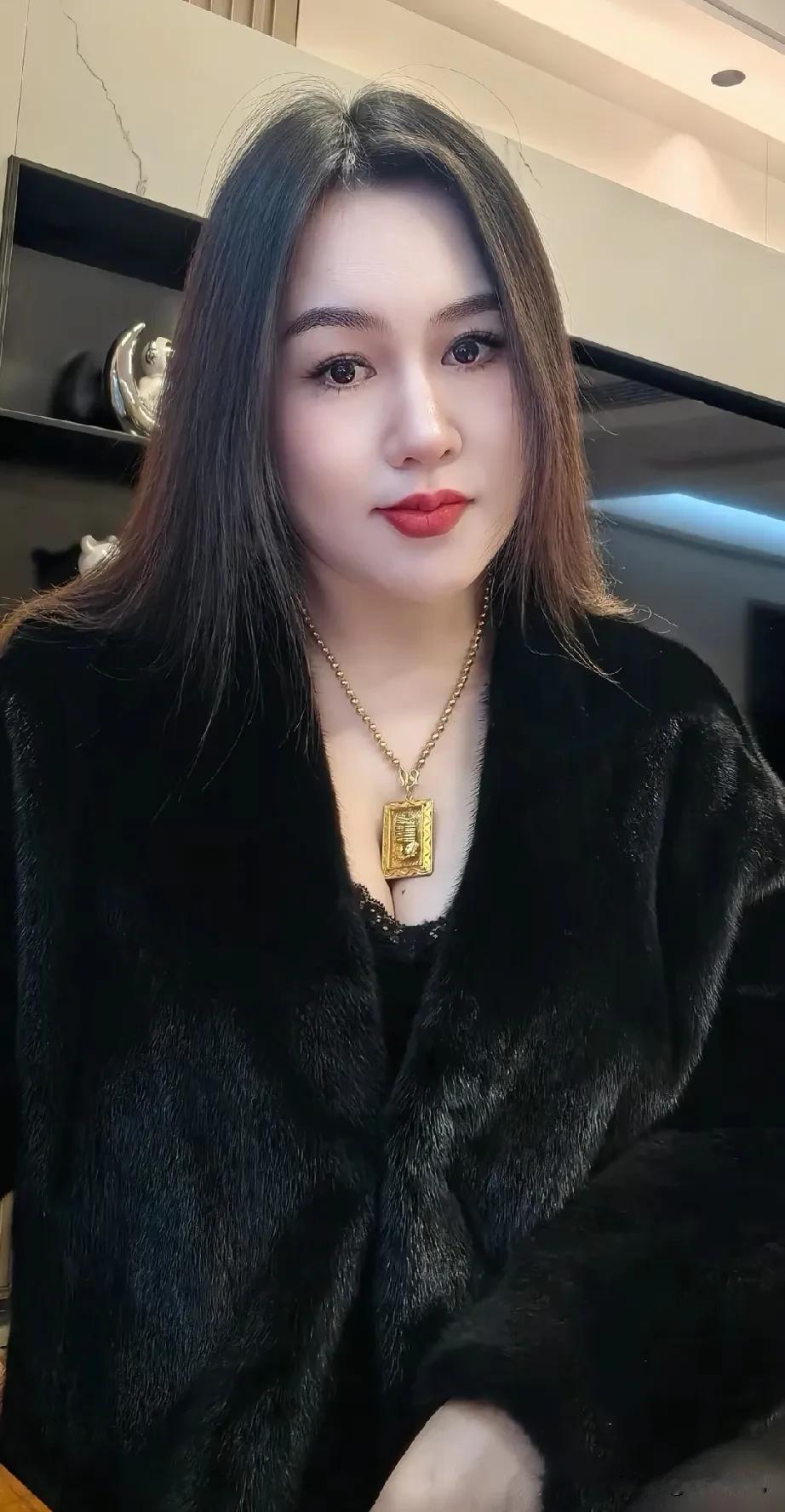 86年40岁都说女人四十一枝花可一枝快要干瘪的花还会有人喜欢吗