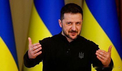 不会这么轻易缴械！据乌克兰媒体称，泽连斯基拒绝离开顿巴斯。在阿布扎比三边会谈