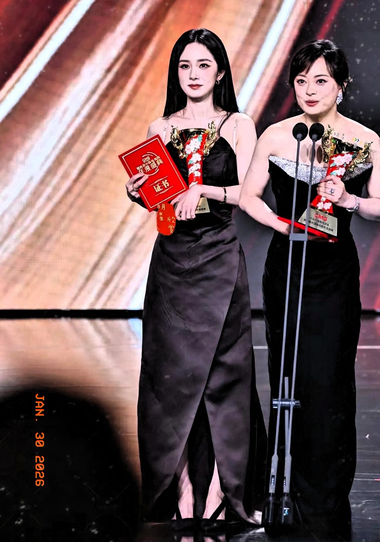 看了昨晚中国电视剧年度盛典，杨幂可太让人惊掉下巴了，不是吓人哈，而是都39岁