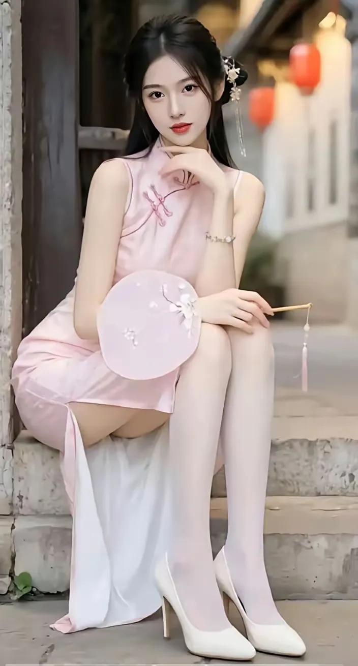 粉嫩少女风，古典与现代的完美融合，古风美少女，汉服与高跟鞋的奇妙搭配。汉服现代