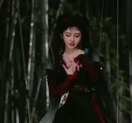 鞠婧祎这个恶女感太对味了，转手腕、勾手指、扇巴掌、甩头发时候的小表情也转换得好丝