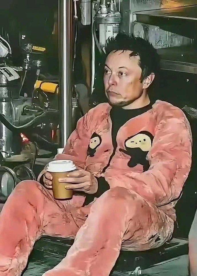 当你撑不住的时候，不妨看看马斯克当年的样子。2018年特斯拉的“产能地狱
