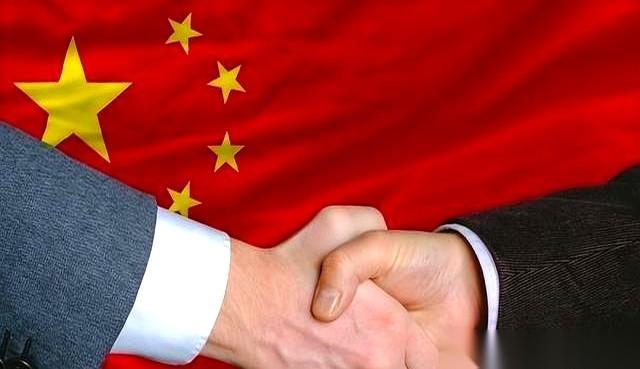 最近总有人在后台悄悄问，说万一，万一啊，北边那个大块头兄弟真顶不住了，咱们咋办？