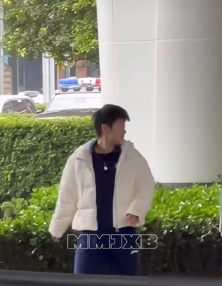 国乒刚输日乒5场！王楚钦还栽在松岛辉空手里！全队连夜坐3小时大巴扎进成都闭关40