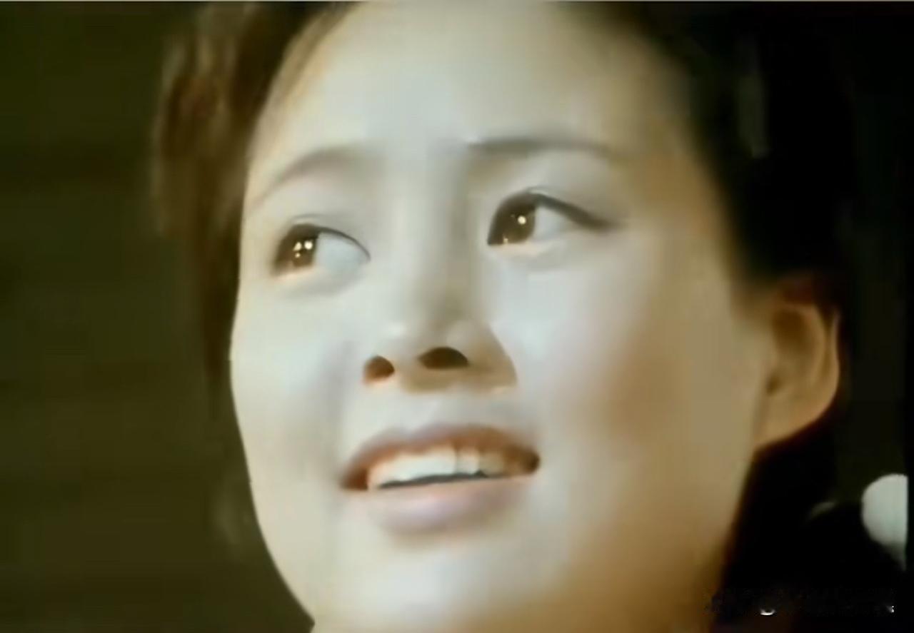 那一年，我十四岁一九八零年的夏天，父亲单位露天电影场放映了一部电影，从那时候