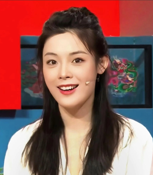 陈丽君这事儿挺出乎意料想过她因为综艺上热搜，想过她因为绯闻上热搜，但万万没想