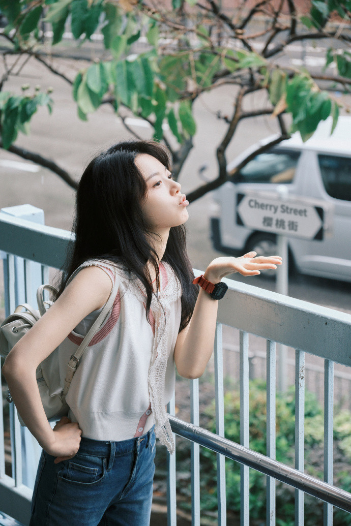 赵今麦的善意给谁都热烈赵今麦的善意自带热烈又通透的质感，不掺半分刻意，不分圈层远