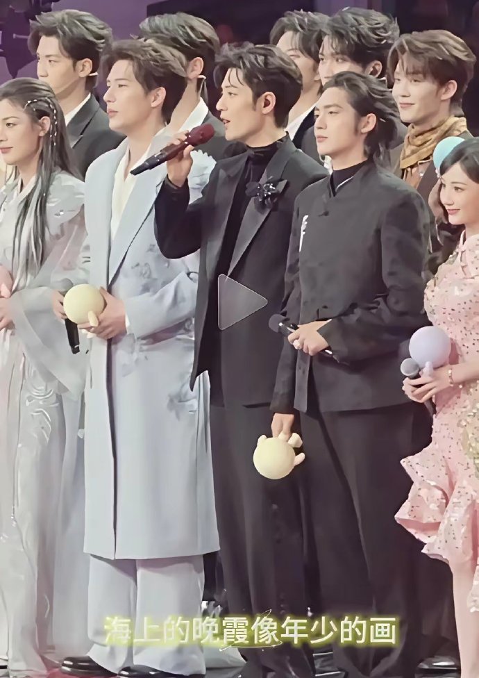 181被扒只有175，于适脸丢大了​​昨天一张同框图把于适推上热搜。他标181