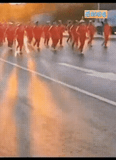 “横行霸道”的所谓“暴走团”一直是大街小巷令人头疼的“无敌”存在！真到今天他们遇