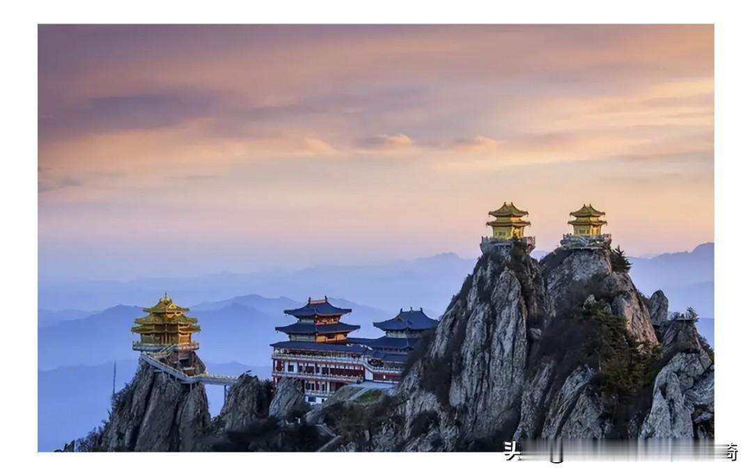 老君山的“神仙结界”让老外急坏了老君山检票口，法国小哥伊萨正犯愁，拿着护照