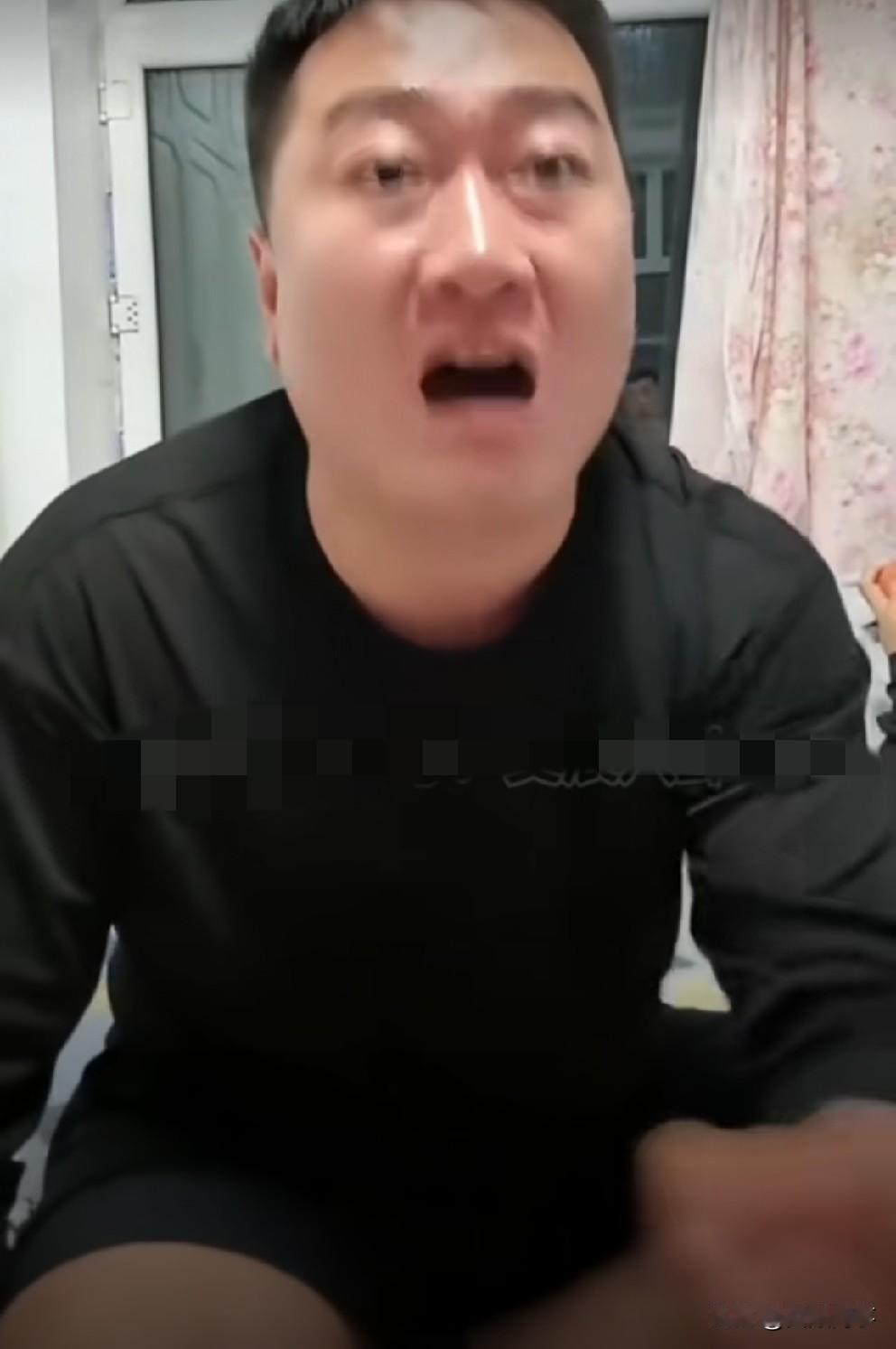 大院男女比例失衡，二驴开月薪3万急招女主播入驻。目