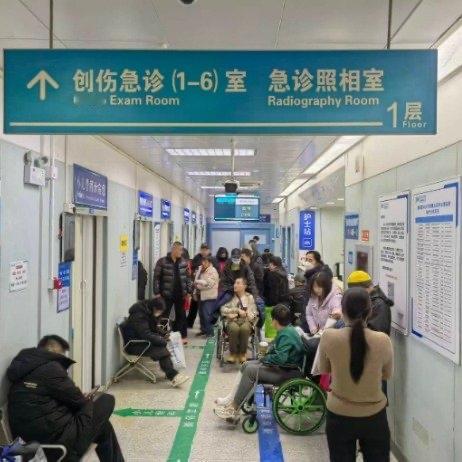 北京初雪刚下，医院骨科就“爆单”了！12月12号那天，北京飘起今冬第一场雪，朋友