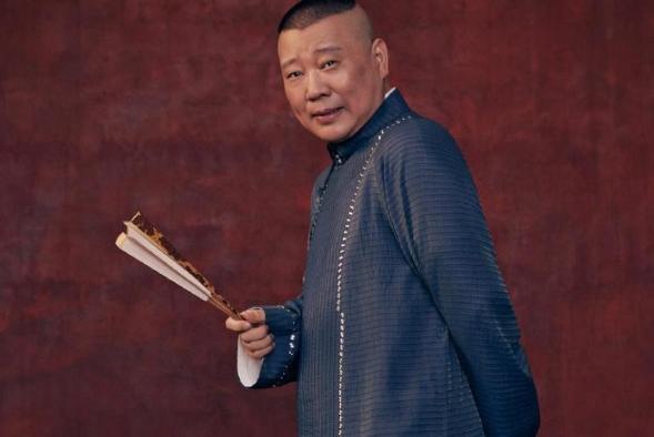 2008年，郭德纲讽刺某演员：“北京有个著名相声艺术家，他闺女是个演员，净跟导演