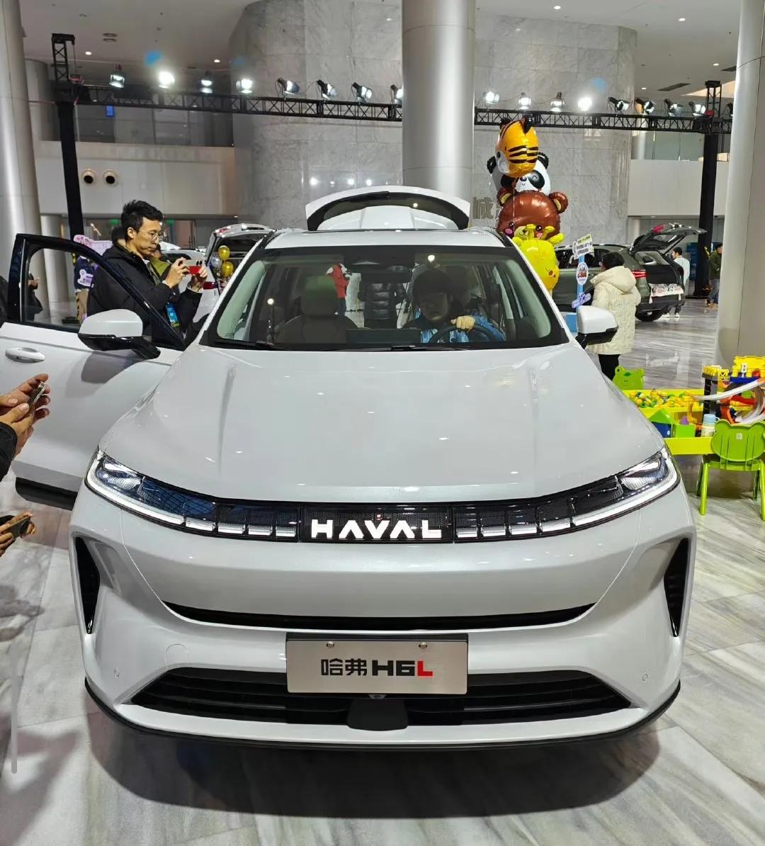 魏建军还是有自知之明的，昨天的哈弗H6L发布会上，老魏说长城汽车的年轻化转型，关