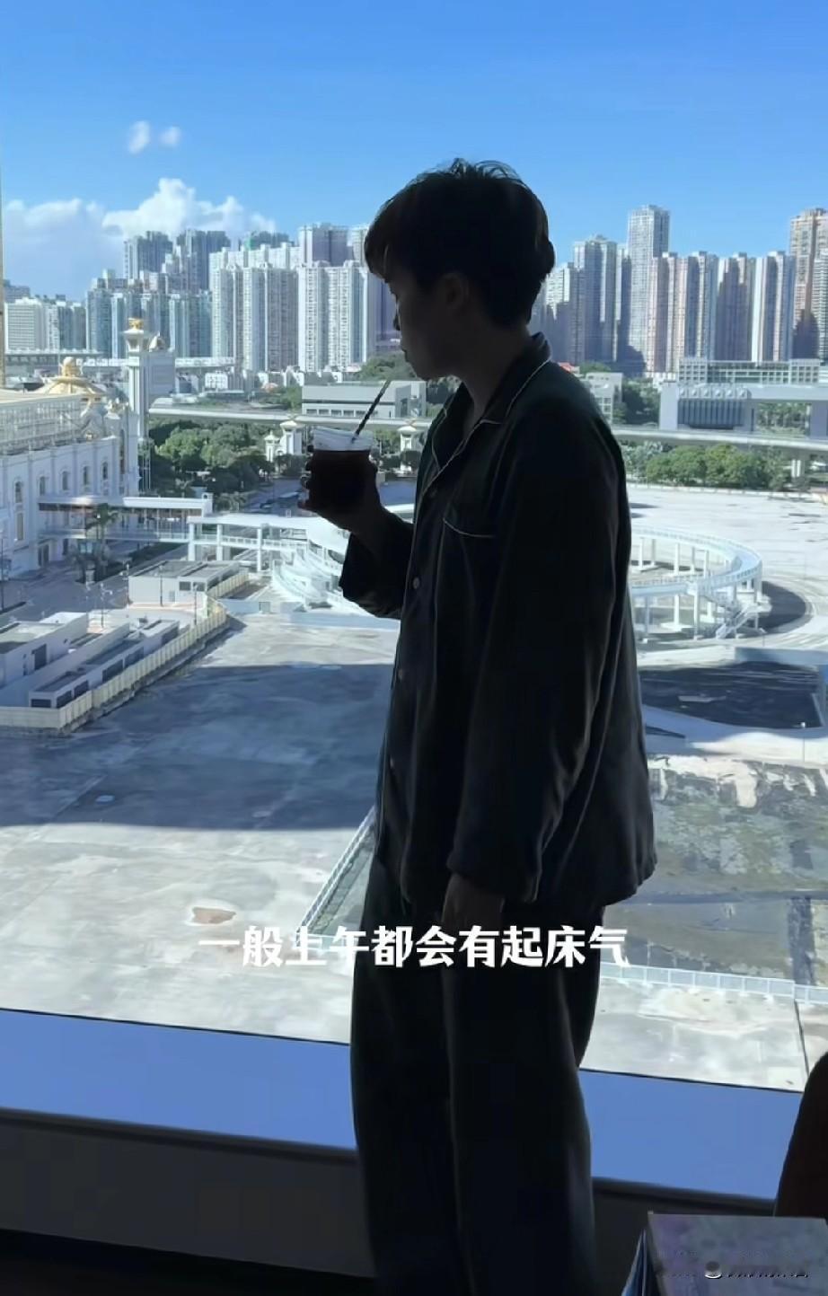 杜凯琹的生活过得真充实。今天晚上看到杜凯琹更新了动态，原来她和张瑞教练一起约着