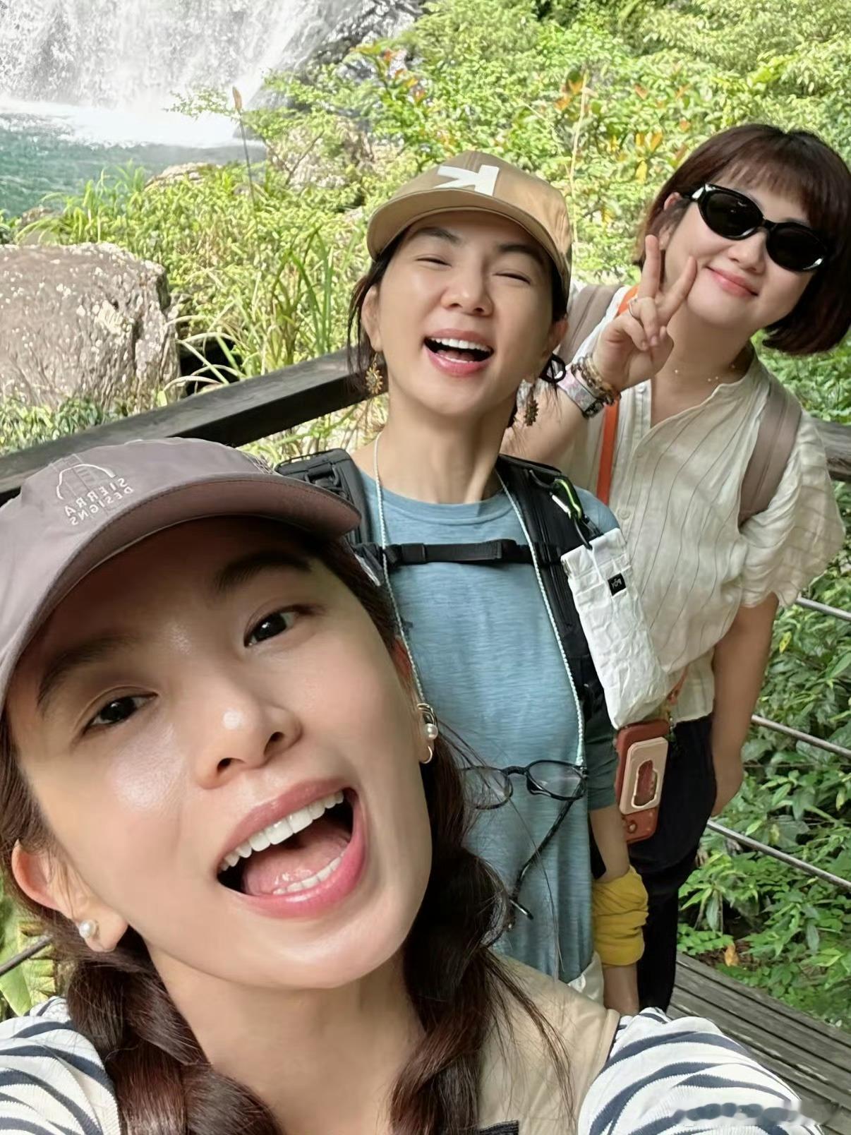 Selina父亲力挺女儿任爸一直以来都特别关心selina，我觉得不要过多评价了