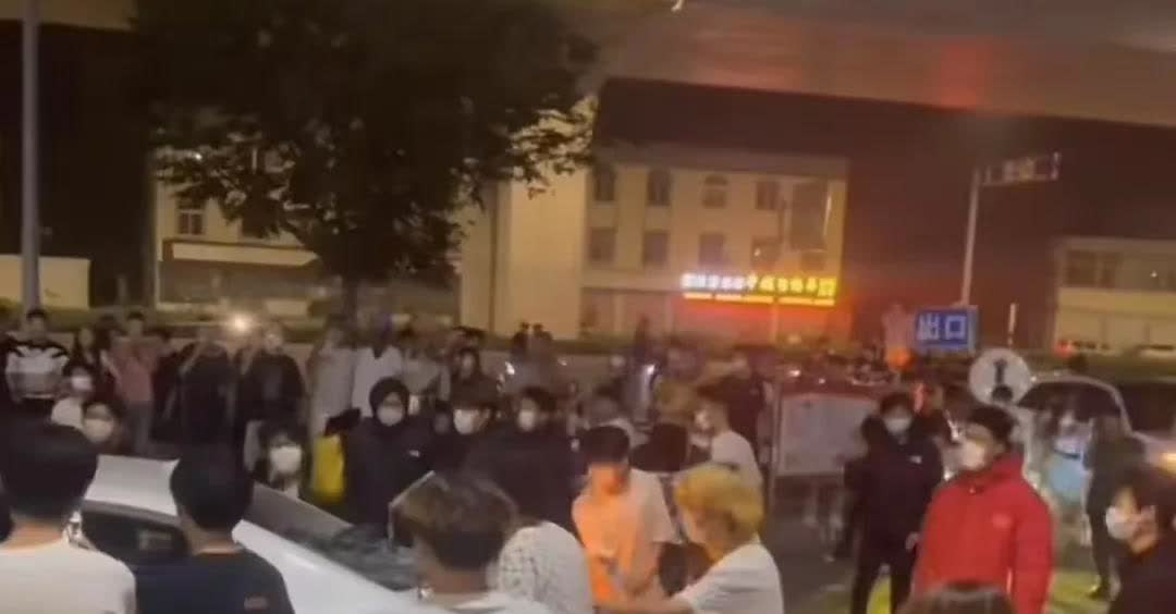 砸车打人？未成年不是暴力犯罪的理由！6月22日，山东临沂，网友发布视频称