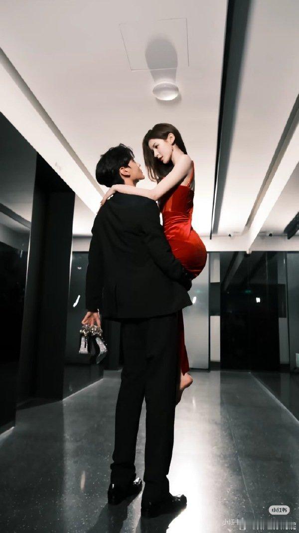 蔡依林打歌秒变军训现场蔡依林这打歌现场，粉丝应援比军训还带劲！声儿大到快掀屋顶