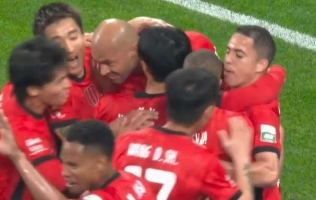 健康状态下，菲利佩和罗慕洛是成都蓉城不可替代的宝贝。菲利佩是中超两个最有高空优势