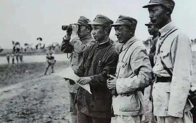 1938年，韦岗大捷后全军欢呼，粟裕却盯着日军伙夫尸体惊出冷汗，连夜下达一道“疯