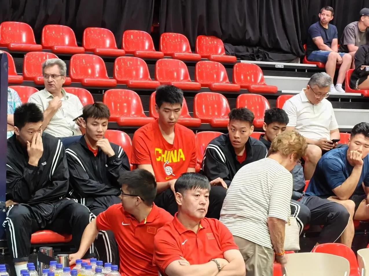宏远的“双徐”打荷兰二队，没得到郭士强出场时间，下一场比赛不知道有没有机会啊，坐