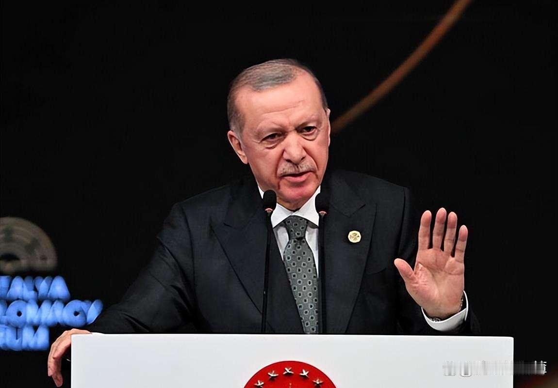 12月8日，据央视新闻客户端报道，昨天，土耳其总统埃尔多安与委内瑞拉总统马杜罗通