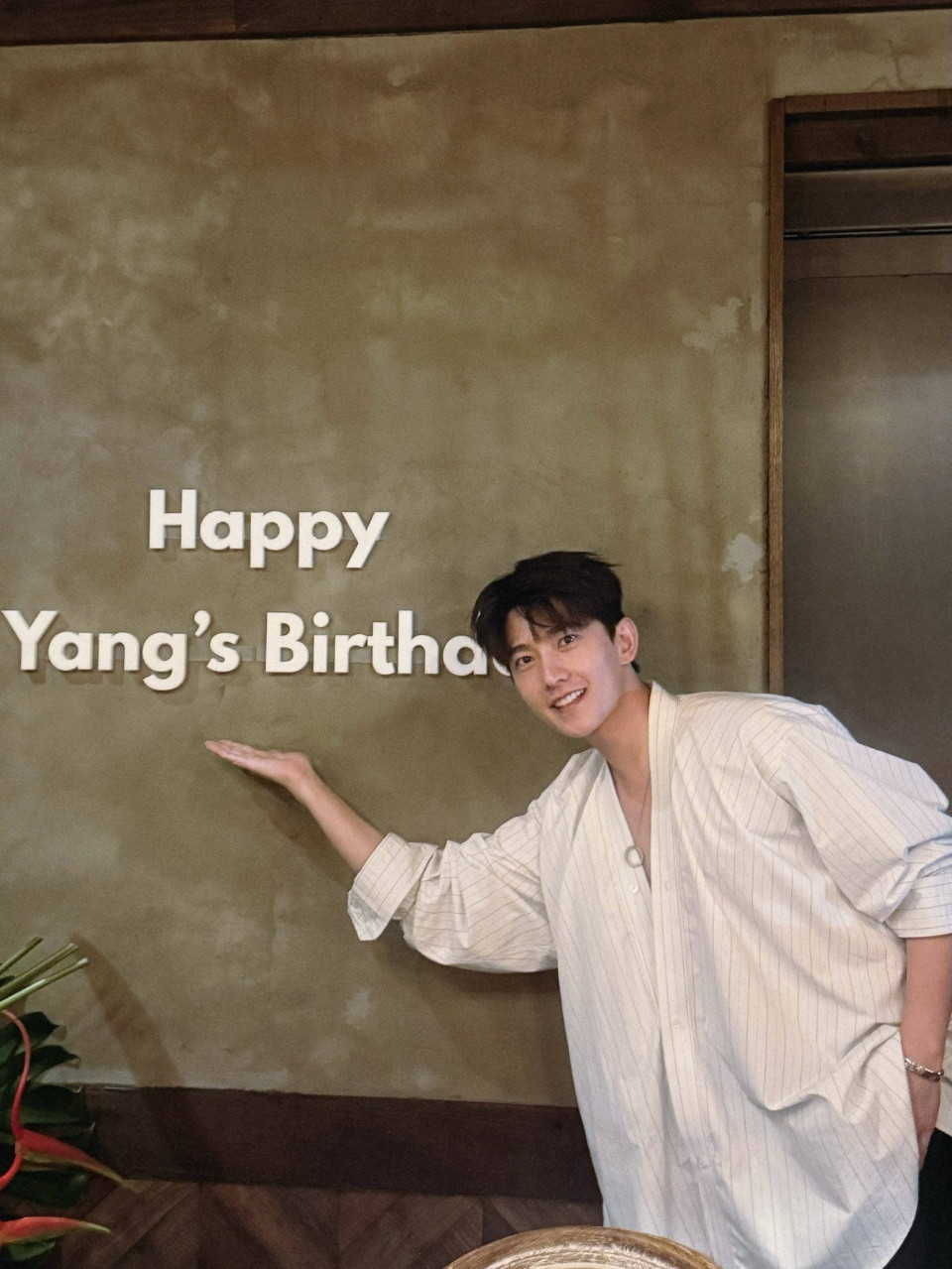 娱乐杨洋素颜生日live杨洋素颜live图​怎么有人素颜都这么好看啊！