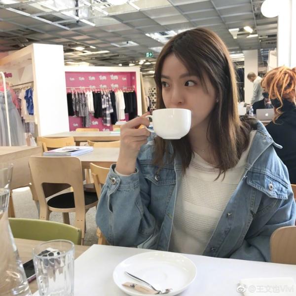 王中磊女儿王文也晒伦敦街拍 长腿逆天!