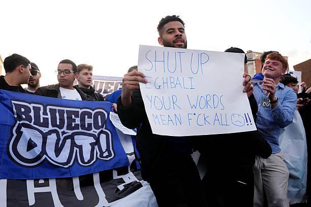 切尔西解雇罗森尼尔切尔西球迷高呼艾格巴利和净湖滚蛋，是对的。这个美国资本，把阿