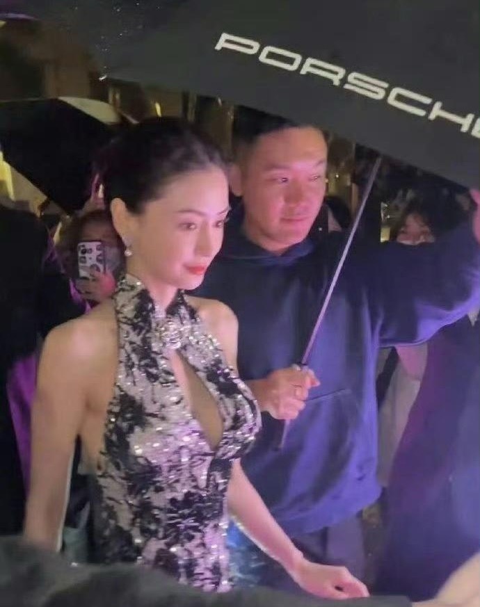 Angelababy怎么突然这么大了，这身材好绝，晓明哥不会后悔吗？