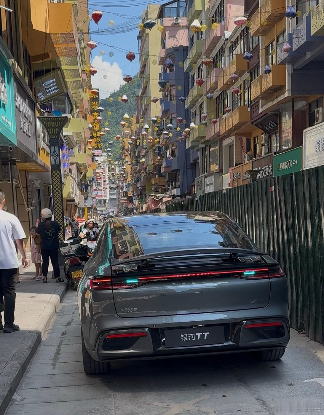 一线城市到底有多一线这个话题太搞笑了，我以为是在讨论北上广深和天津重庆成都杭州苏