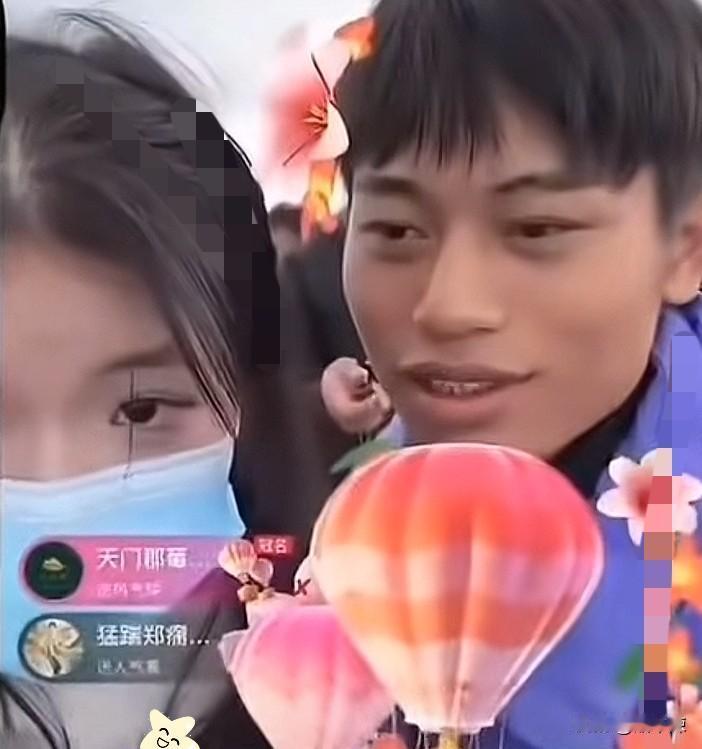 林北退赛之后，和女朋友一起开了直播，本来只想求波祝福、随便唠两句，结果直播间