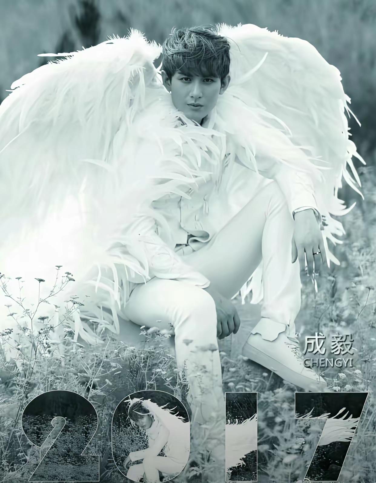 这两张照片还是第一次见说实话E哥的颜值还是一如既往的NISE的[爱心]