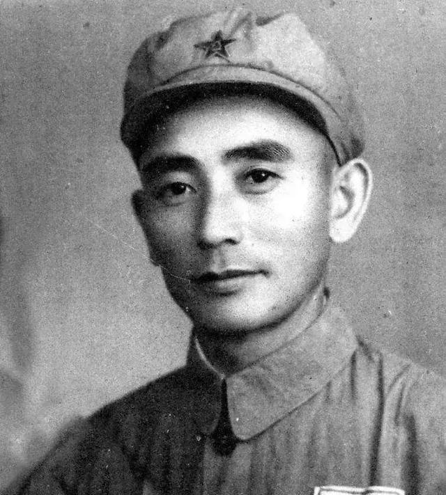 1958年冬的一个清晨，福州军区某部6连的营地正在进行着一场跑步比赛。随着口令一