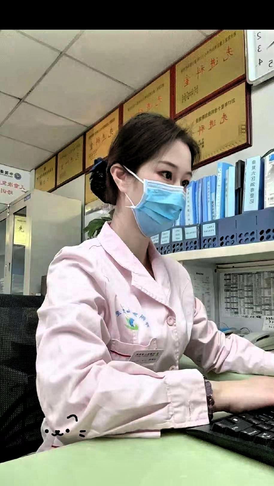 辽宁沈阳有位儿科护士，被央视报道了。她给孩子打针前，先跟孩子商量她和孩子约定