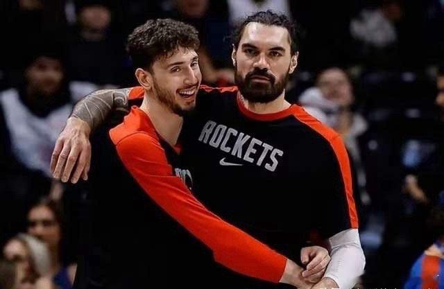 火箭内线告急！三大中锋同时挂起“免战牌”北京时间1月1日，火箭更新了对阵篮网的伤